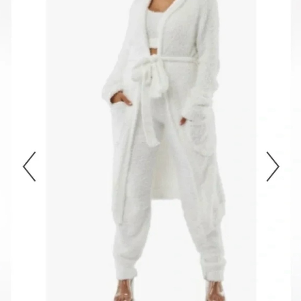 EUC POL white lounge set with hearts size L fits Med-M/L - Picture 9 of 9